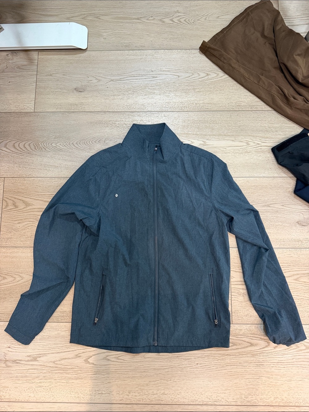 Men's Lightweight Vuori small jacket